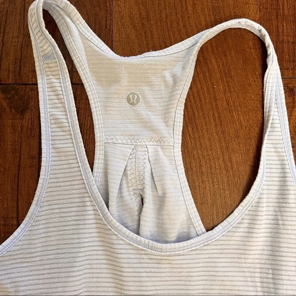 Lululemon Womens open tie back striped tank top Sz 8 blue gray reflective